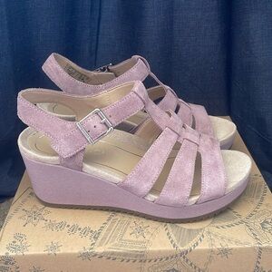 Lavender Vionic Wedges